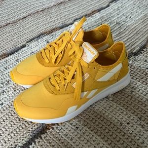 Reebok yellow sneakers never been worn